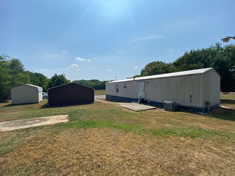 7447 Carthage Hwy — Photo 2