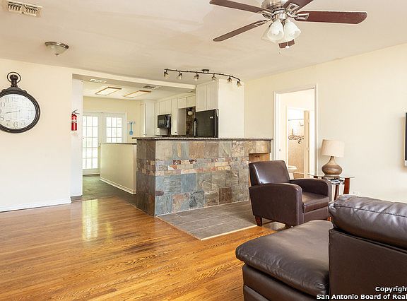 3rd image of 3734 Crossette Dr