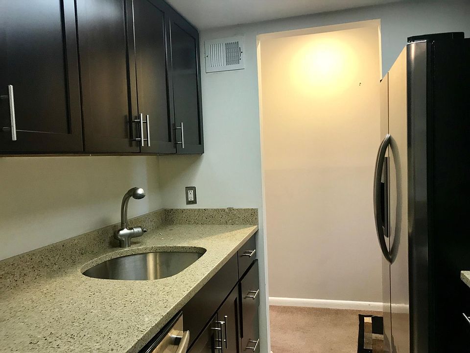 1st image of 44 Sintsink Dr E APT O
