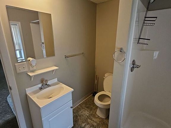5th image of 3709 Winston Ave APT 2