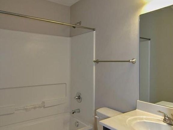 4th image of 719 Roswell Ave APT A