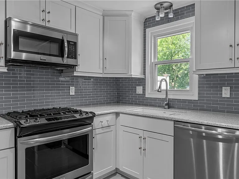 25 Villa Park — Photo 6
