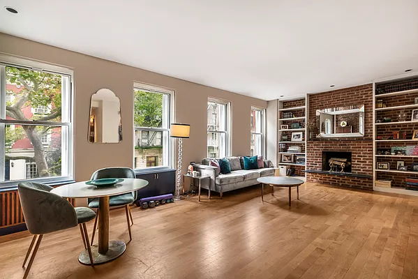 Sold by Warburg | media 1
