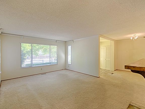 5th image of 162 Danube Dr