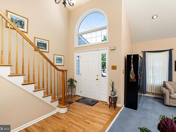 4th image of 4 Bay Hill Ct