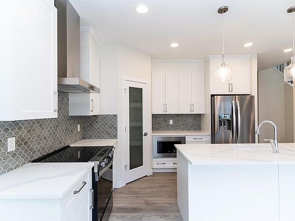 2nd image of 3216 Dixon Way SW