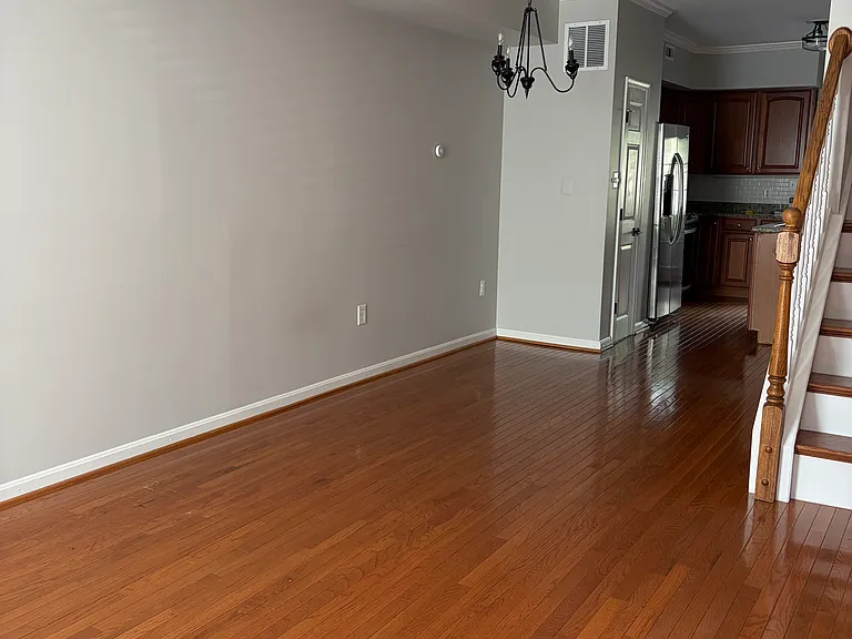 1203 S Bouldin St — Photo 1