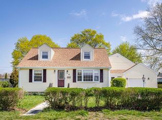 72 Nora Ave, Somerset, MA 02725
