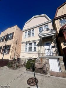 55 Ocean Ave, Jersey City, NJ, 07305