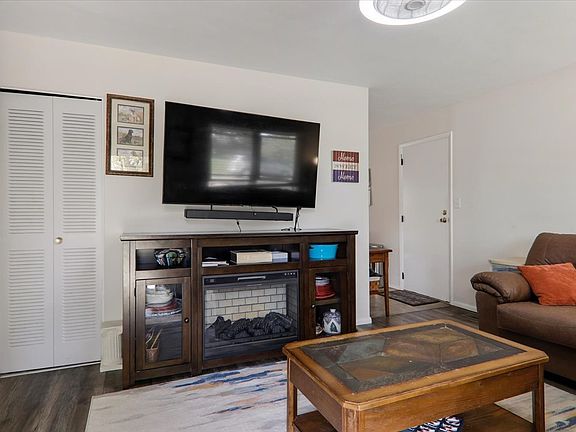 3rd image of 1402 Mount Vernon Dr