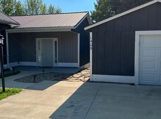 1405 S Division St, Mahomet, IL 61853