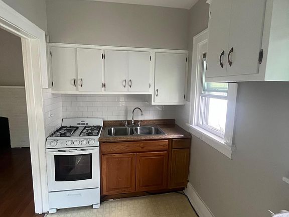 5th image of 90 S Pine Ave Unit D