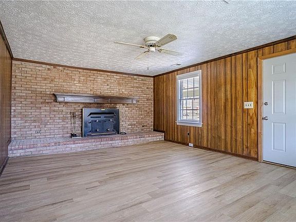 5th image of 25 Newberry Dr