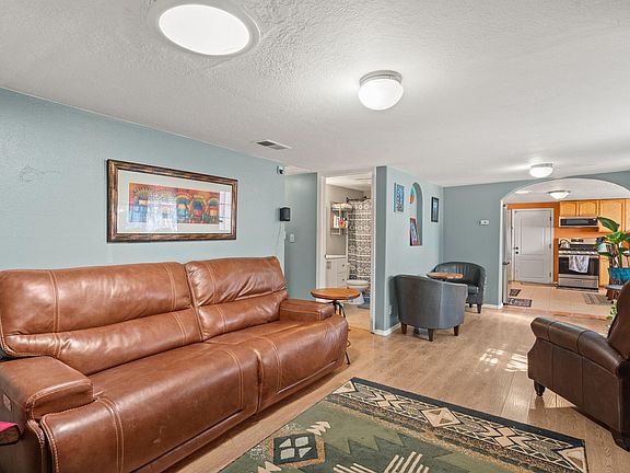 3rd image of 609 San Clemente Ave NW