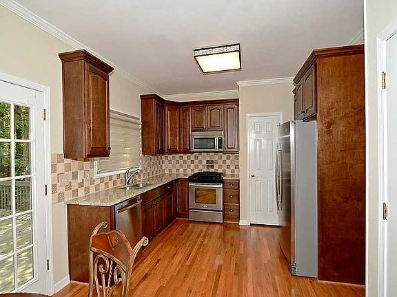 3rd image of 4116 Huntcliff Dr