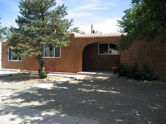 3rd image of 3114 Aliso Dr NE