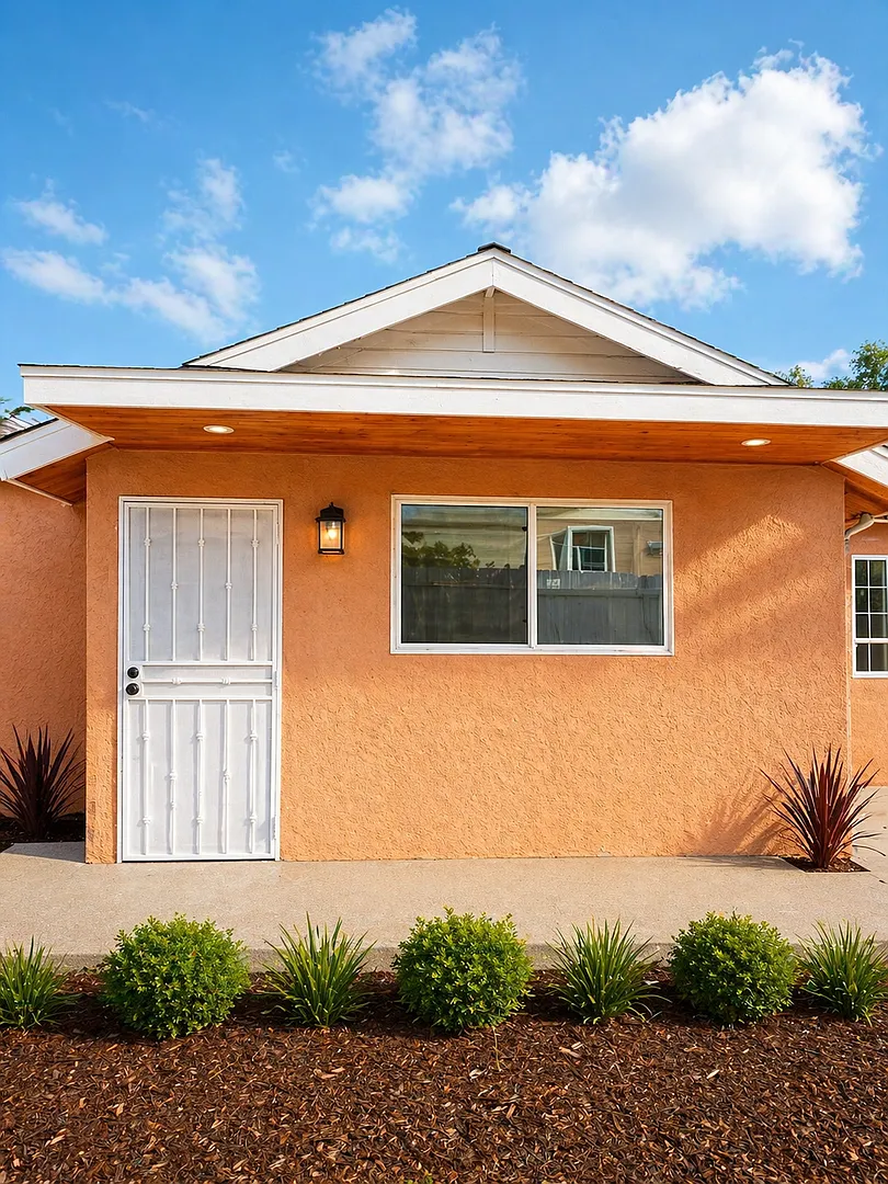 1060 McFarland Avenue, Wilmington CA 90744 — Photo 1