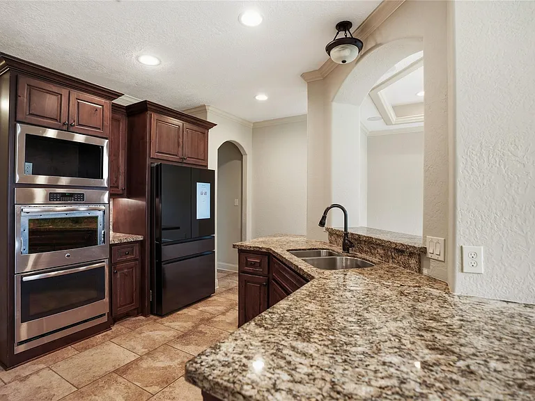 536 Stephen F Austin Dr — Photo 15