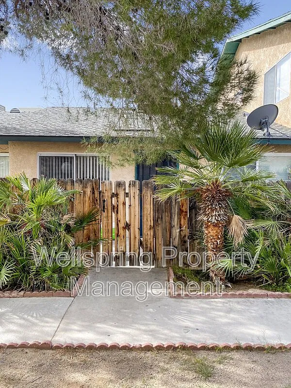 2 bed, 1.0 bath, 770 sqft, $900 — Photo 1
