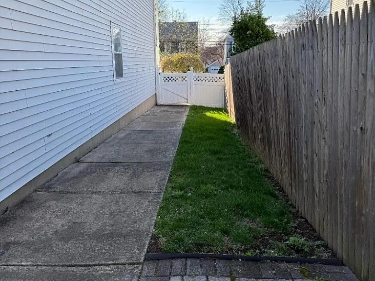 518 Downer St — Photo 37