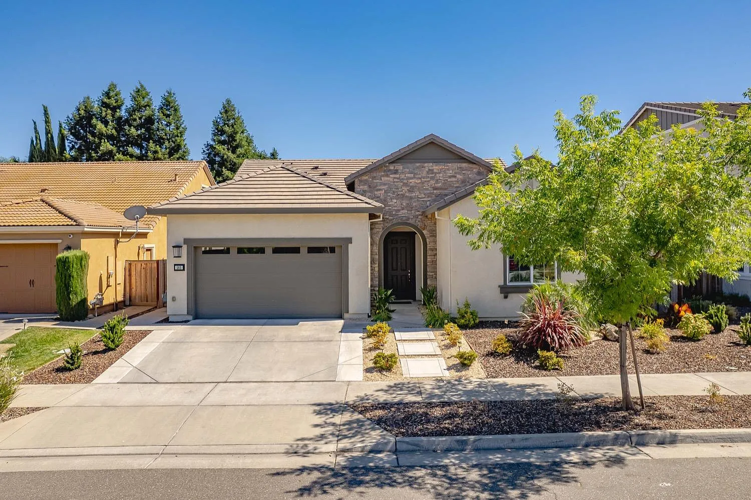 565 Lentini Way photo 1