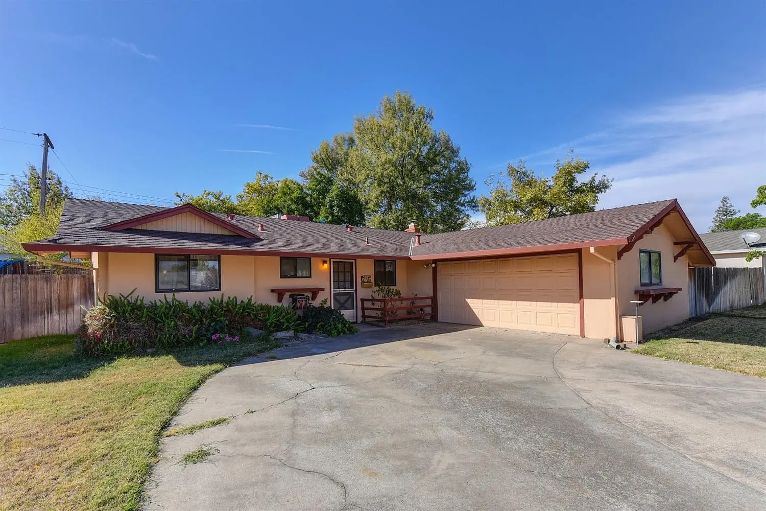 8161 Buttonwood Way photo 1