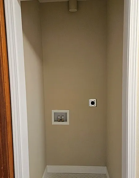 STACK WASHER/DRYER HOOK-UP ON MAIN LEVEL