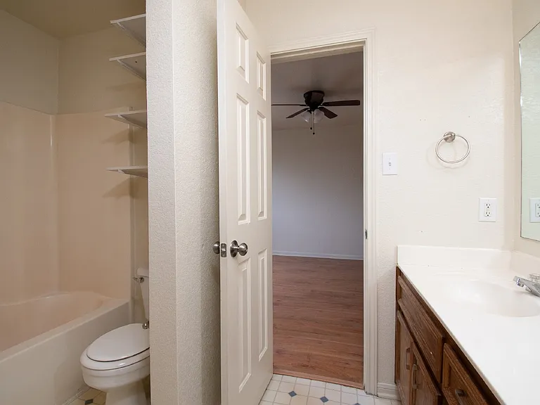 405 Deloris Dr — Photo 10