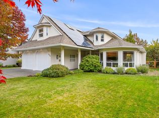 804 Highridge Ct, Comox, BC V9M 3R4