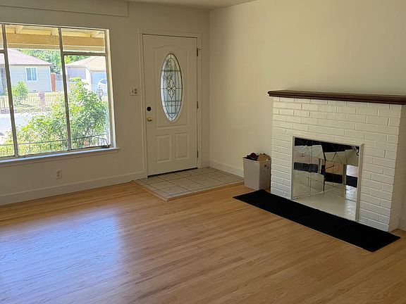 5th image of 4836 Jackson St