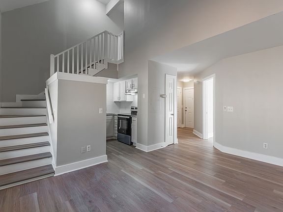 3rd image of 221 Skyland Dr #D