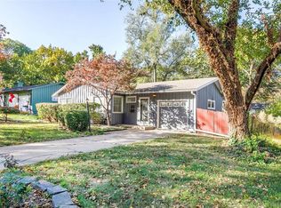 7748 Fontana St, Prairie Village, KS 66208