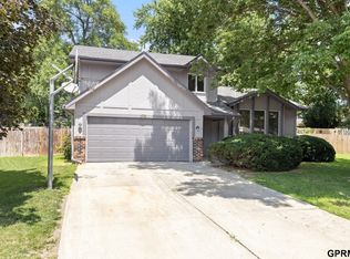 10754 Suffolk Cir, Omaha, NE 68127