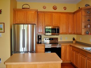 31741 Marshview Ct, Lindstrom, MN 55045