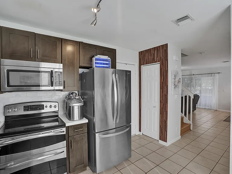 1488 SW 47th Ave — Photo 4