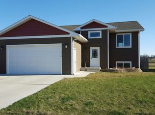 416 Finch Cir, Brookings, SD 57006