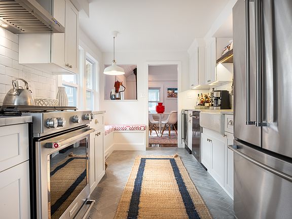 Kitchen complete with dishwasher, gas stove, microwave, coffee machine, ice machine, and washer/dryer