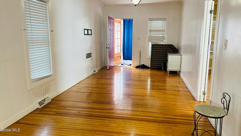 3rd image of 1015 Strong St Street