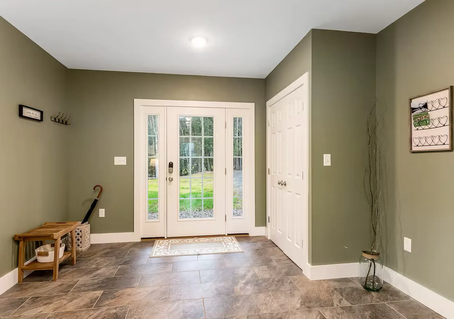 4 Bedroom in Waterbury, VT Available NOW (Furnished + Utilities included) — Photo 3