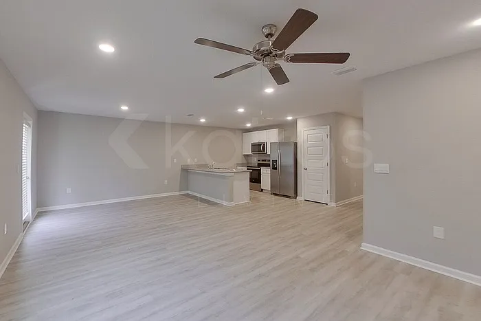 305 Monarch Ln — Photo 5