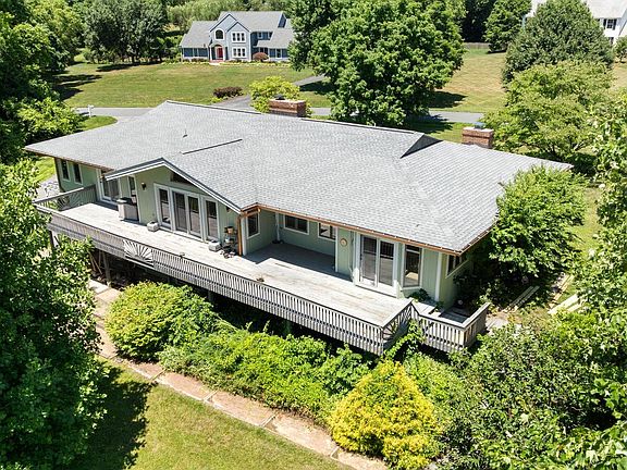 3rd image of 1047 Sugar Maple Dr