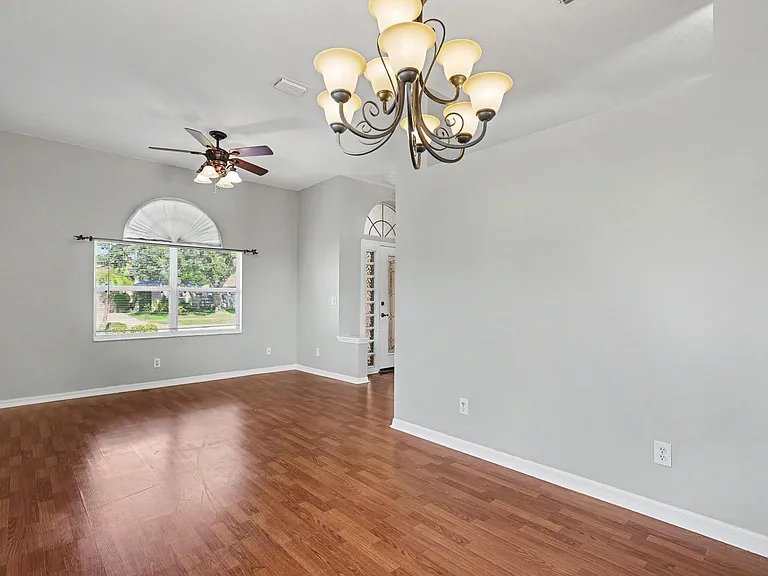 8056 Bracken Ln — Photo 3