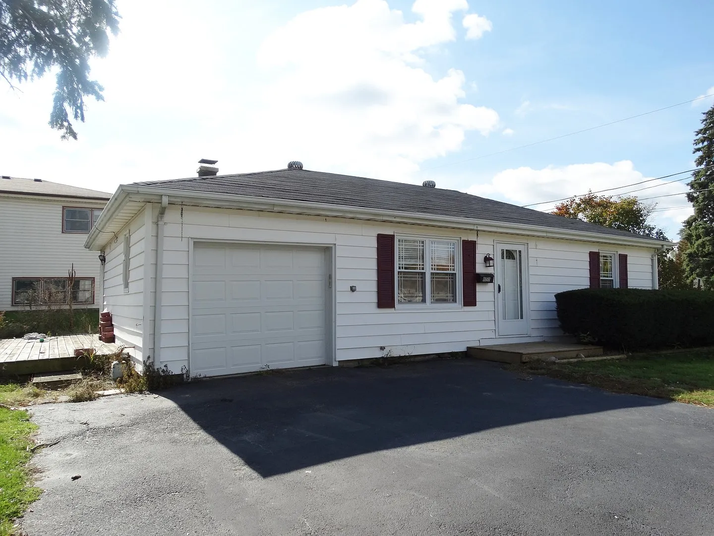 651 South St photo 1