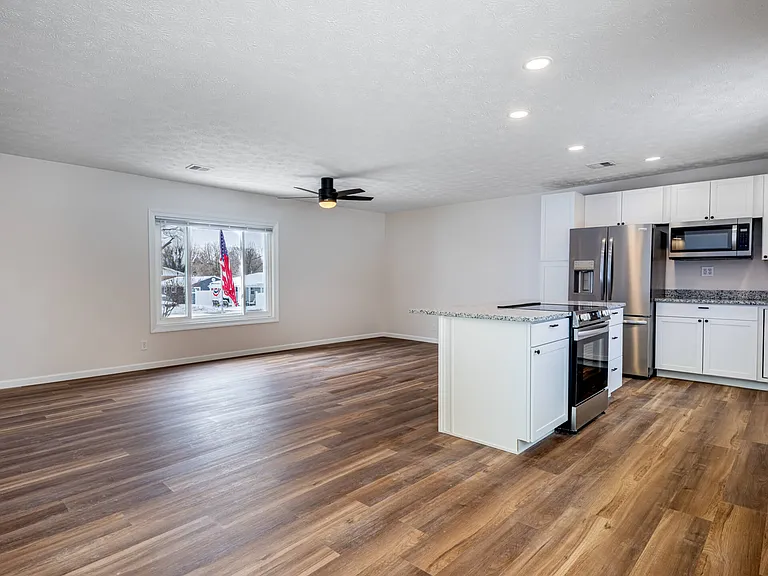 1013 Virginia Ave — Photo 8