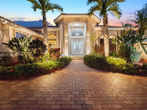 392 Coconut Cir, Weston, FL 33326
