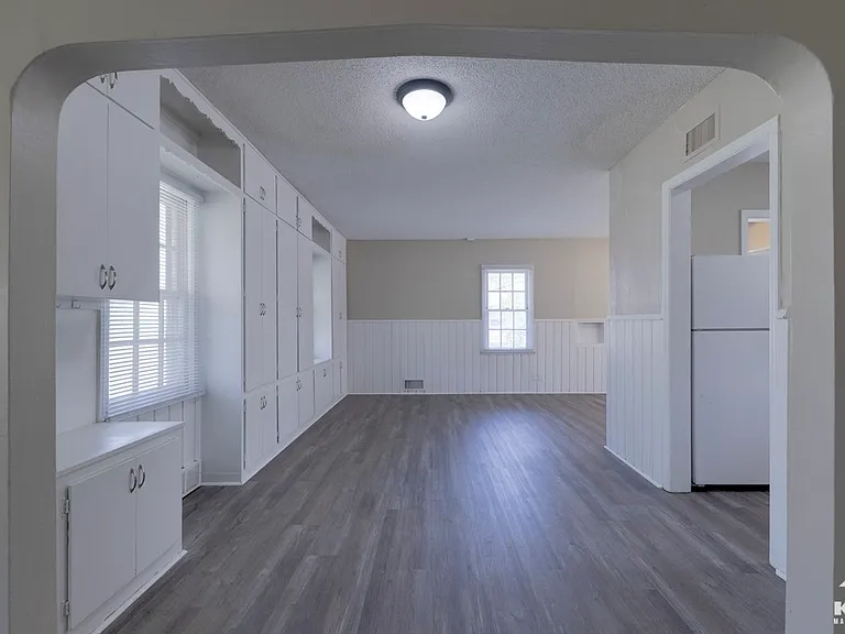 654 N Glendale St — Photo 5
