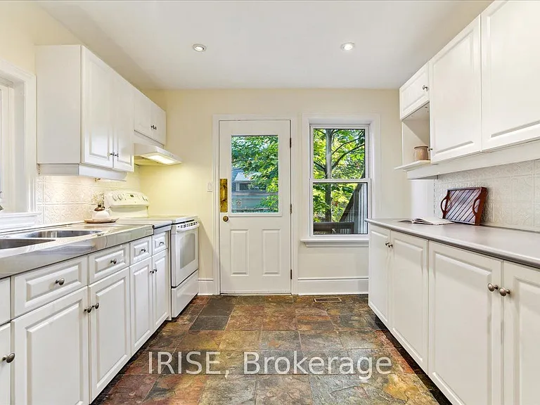 61 Chisholm Ave — Photo 13