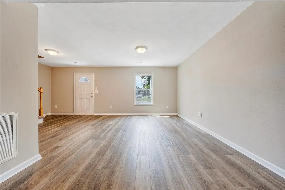 3 bed, 2.5 bath, 1408 sqft, $1,599 — Photo 4