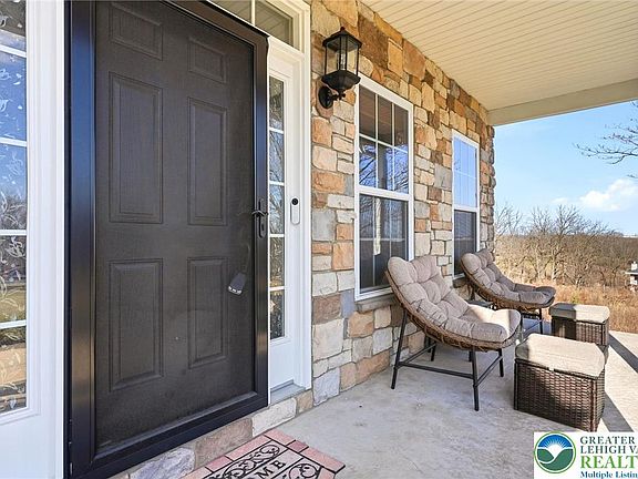 3rd image of 1375 Clearview Rd