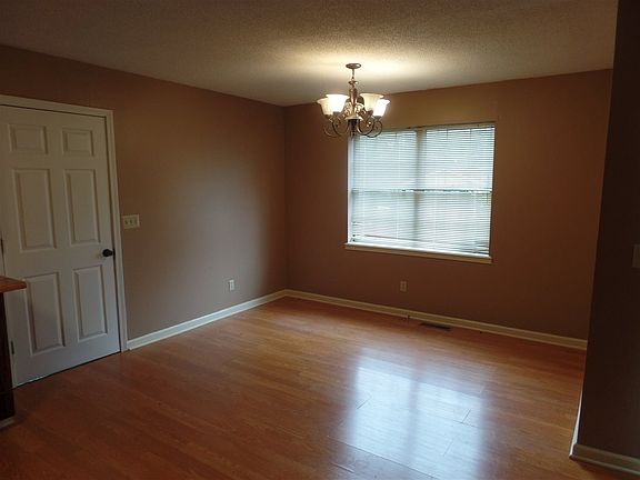 3rd image of 809 Bristo St